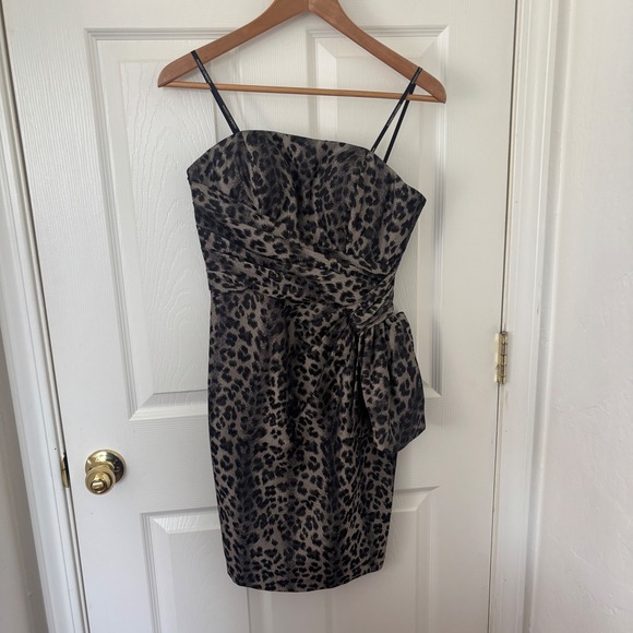 Maggy London Leopard Print Cocktail Dress Grey Black Ruched Side Bow Size 4 - Picture 2 of 5